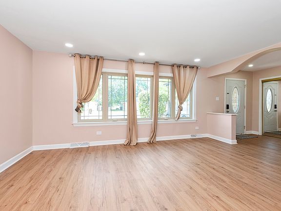 4th image of 16725 Oleander Ave