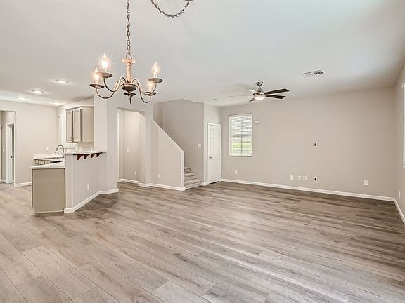 5th image of 25 Red Oak Canyon St Unit 1