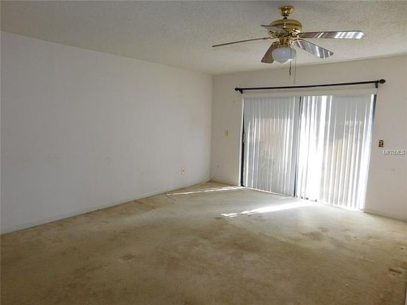 3rd image of 10421 Oakbrook Dr