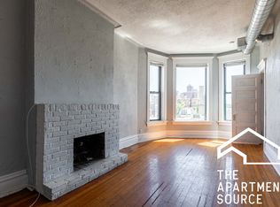2852 N Clark St APT 4, Chicago, IL 60657