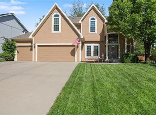 1830 Parkside Dr, Liberty, MO 64068