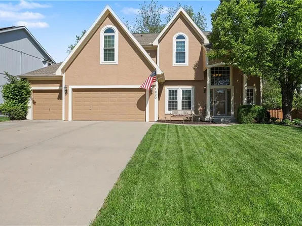1830 Parkside Dr, Liberty, MO 64068