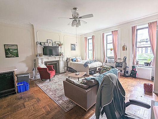 1st image of 136 W 72nd St APT 3F