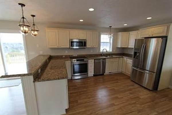 2nd image of 4 Amherst Dr