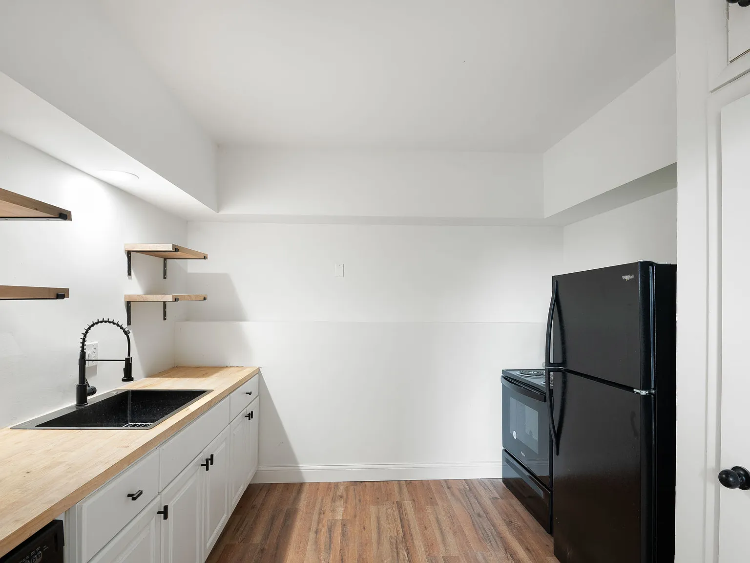 1 bed, 800 sqft, $1,200 — Photo 3