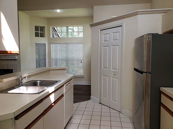5th image of 133 Becket Ln