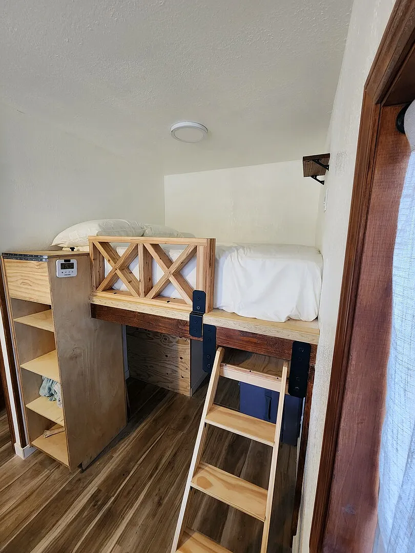 Tiny Home with Cabin Vibes — Photo 4