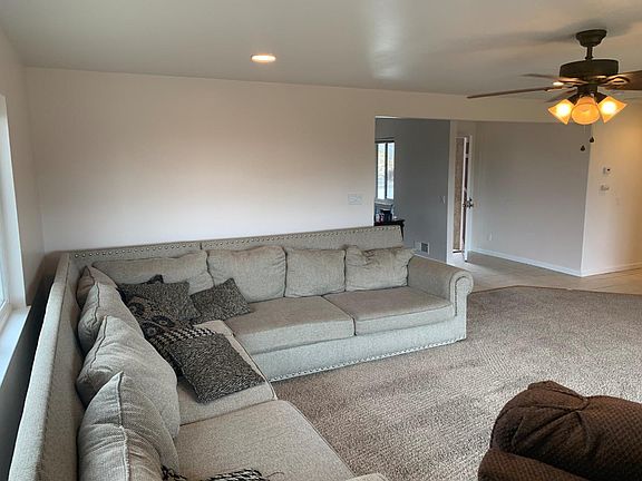 4th image of 180 Lang St