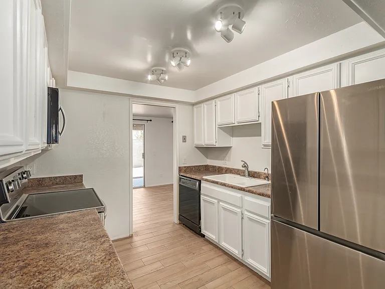 6 E Madrid Dr — Photo 11