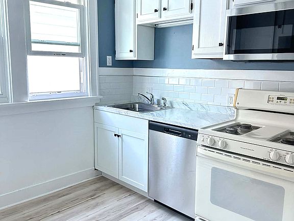 5th image of 134 Groveland St