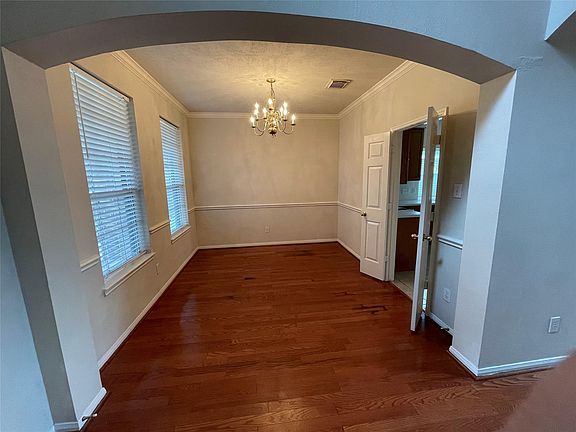 5th image of 3511 Englewood Dr