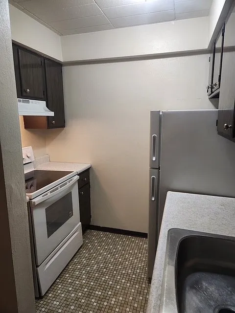566 Dawson Ave APT 107 photo 1