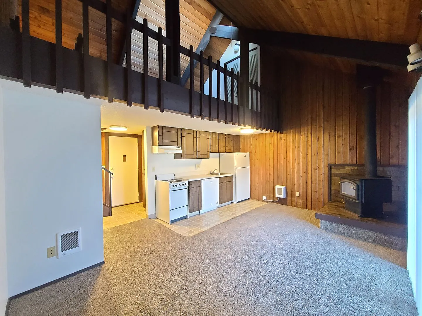 Alpine Square — Photo 4