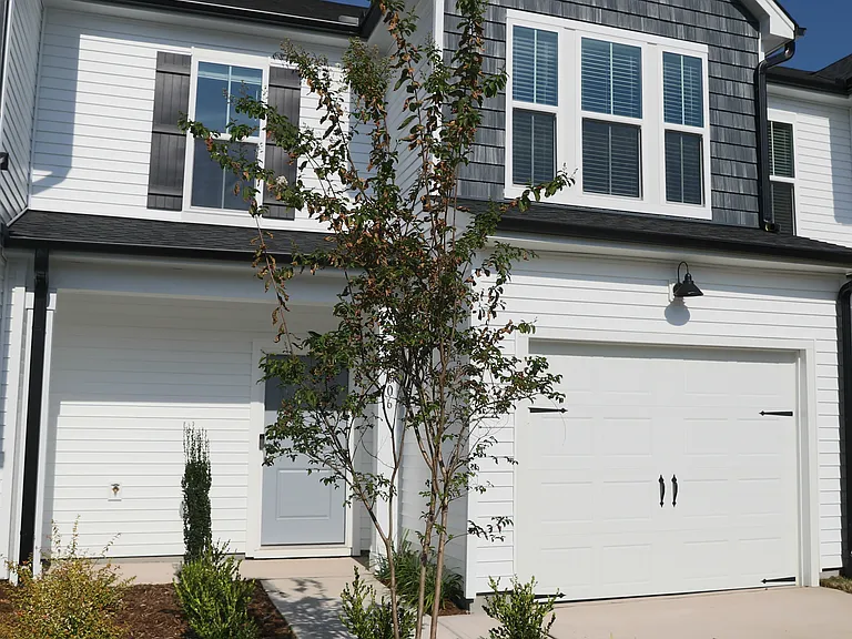 1606 Eckert Ln — Photo 2