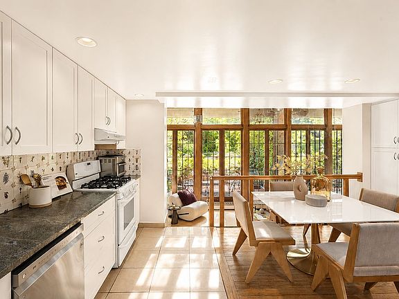 5th image of 437 W 43rd St #1G