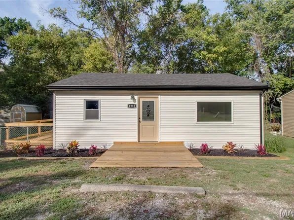 1218 East Dr, Cottage Hills, IL 62018