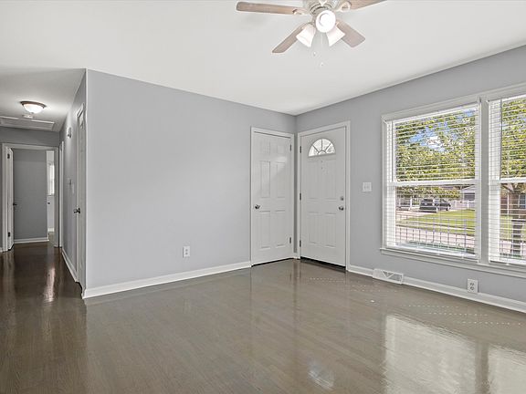 4th image of 521 Folkstone Dr