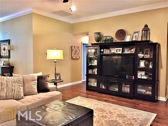 4th image of 2026 Glen Oaks Dr