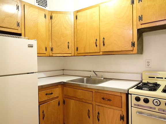 4th image of 225 E 49th St APT 4D