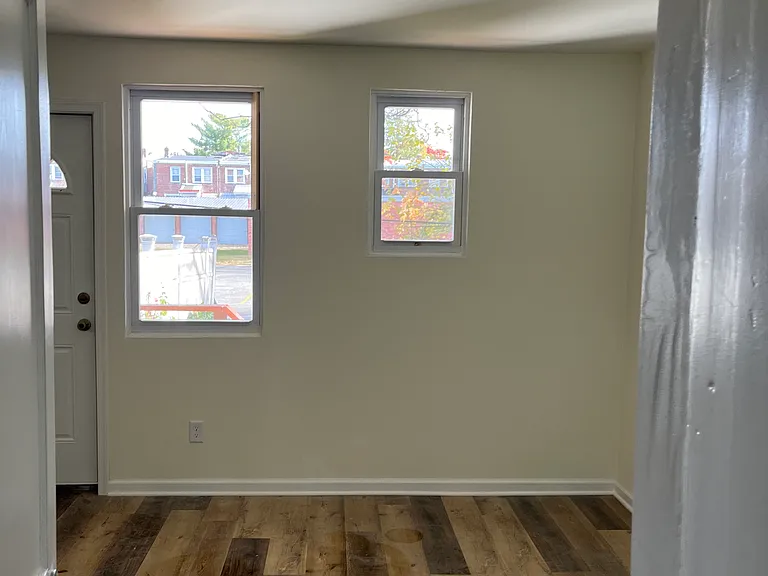 615 W 29th St — Photo 5