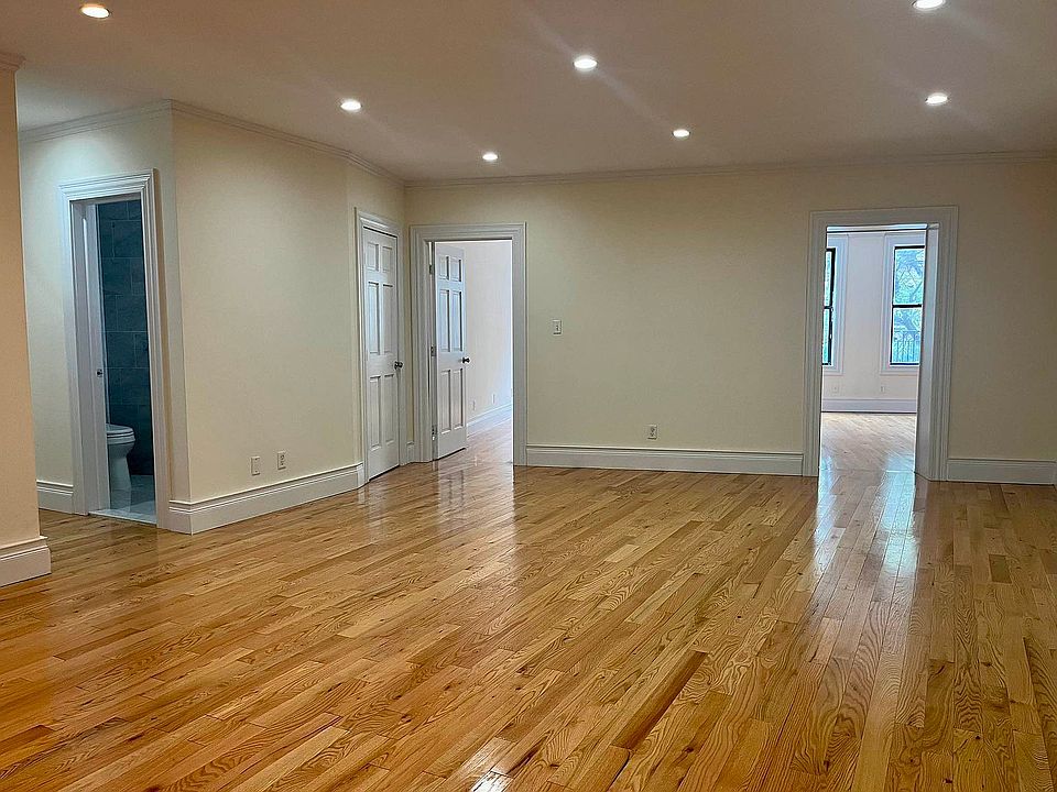 1st image of 936 Saint Nicholas Ave #2E