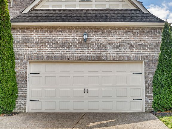 4th image of 710 Burgess Dr