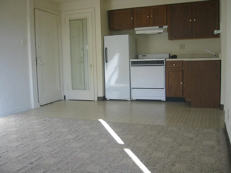 2900 Voelkel Ave #301 — Photo 5