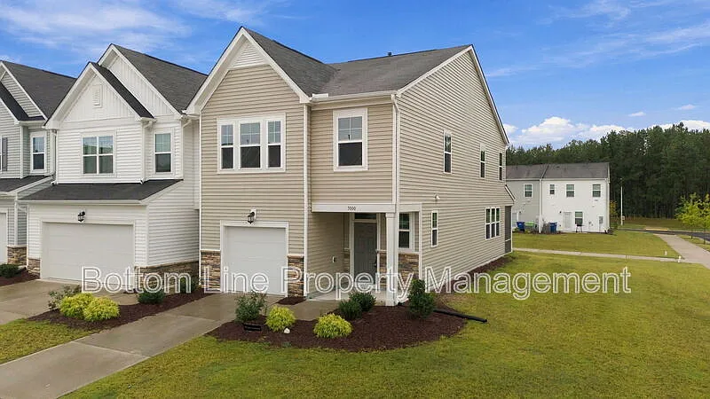 3 bed, 2.5 bath, 1790 sqft, $1,995 — Photo 3