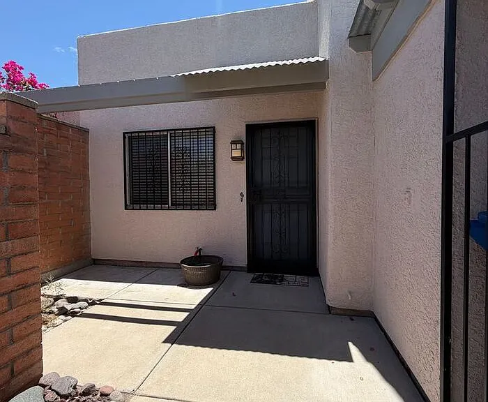 2825 N Adelaide Pl — Photo 3