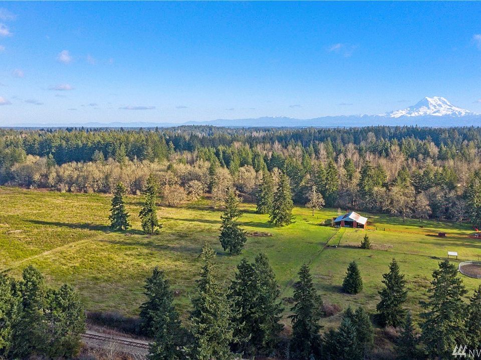 ~Private Country Living at its Finest on this Beautiful 40 Acre Property~