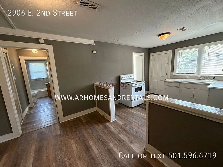 2906 E 2nd St — Photo 3