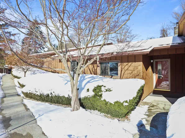 60 Churchill Crst, Pittsfield, MA 01201