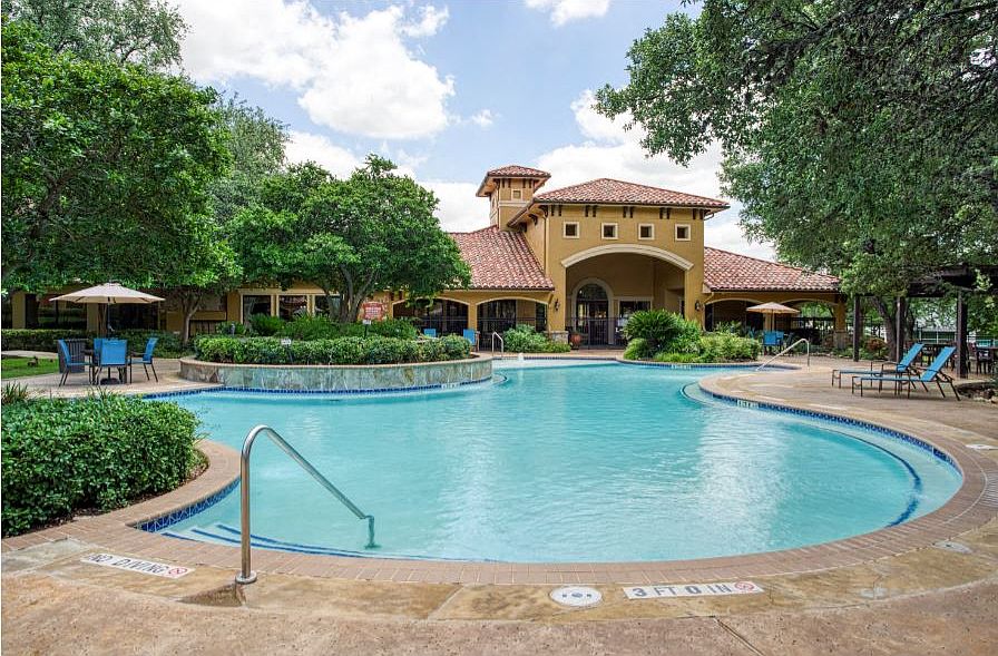 Montecristo Pool Area to Clubhouse View