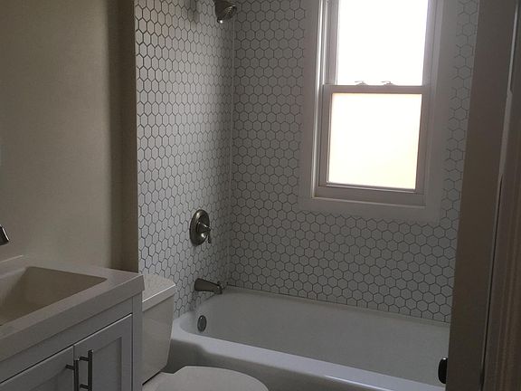 5th image of 2329 Scoville Ave #2