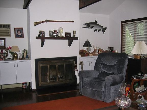 FAMILY ROOM WITH FIREPLACE