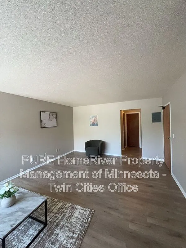 1 bed, 1.0 bath, $1,300 — Photo 2