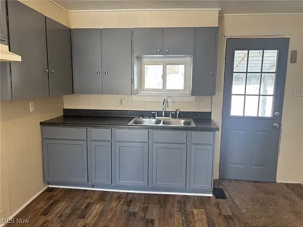 221 E Lisbon St, Waynesburg, OH 44688