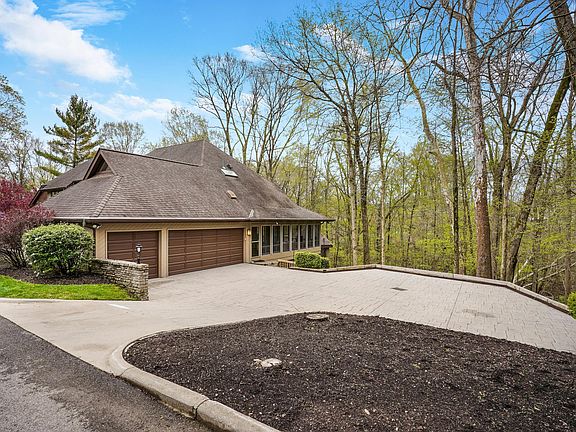 3rd image of 201 Whieldon Ln