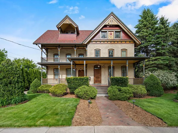 348 Naymut St, Menasha, WI 54952