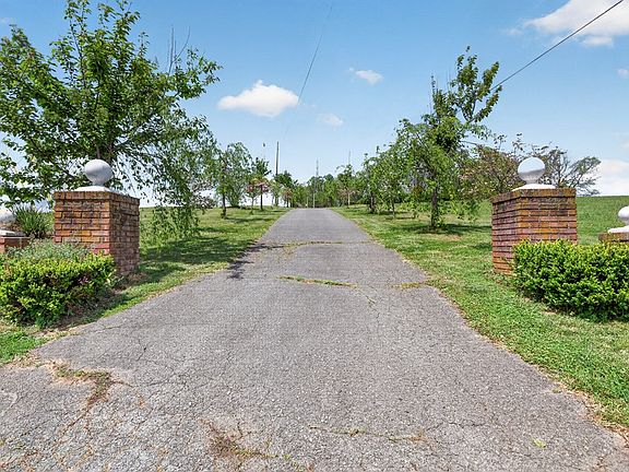 3rd image of 16471 Spring Valley Rd