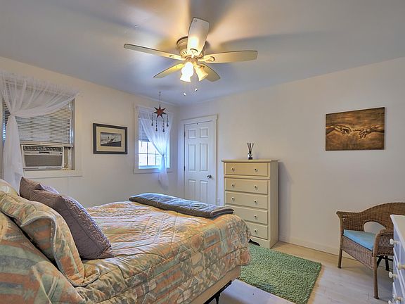 Bedroom (queen)