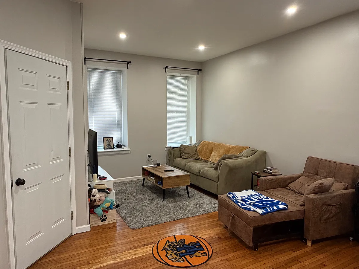 Building Photo - 211 Sumac St #1