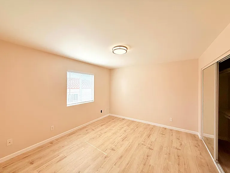 762 W. 21st St. — Photo 21