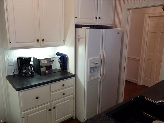3rd image of 130-106 Sunset Cir