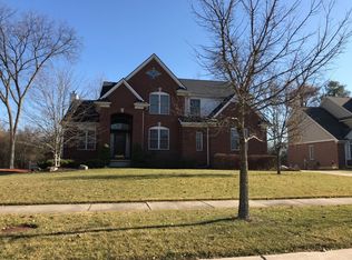 27266 Oxford Dr, Southfield, MI 48033