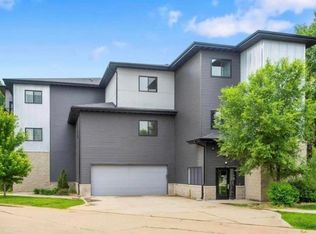 221 E 5th St #206, Cedar Falls, IA 50613