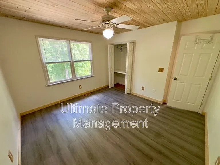 129 Darby St — Photo 7