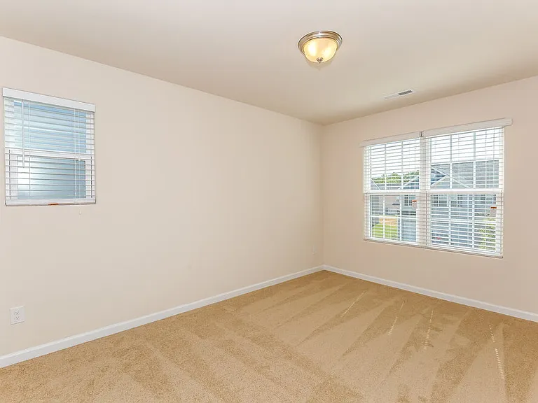 1521 Waylon Ave — Photo 9