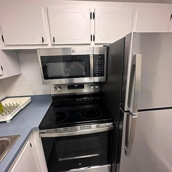 226 W Canterbury Dr #J — Photo 5