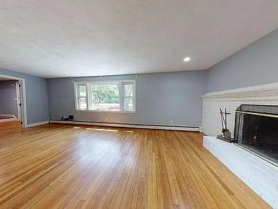 4 bed, 2.5 bath, 2322 sqft, $6,150 — Photo 3